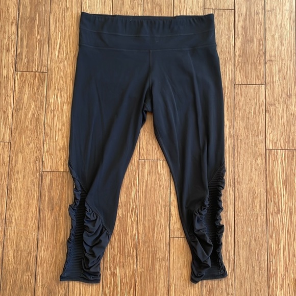 Athleta Pants - Athleta Ruched Crop Leggings Capri Tight Pants Black Size XL